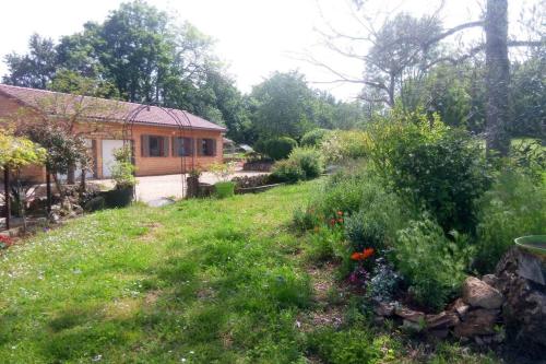 Gite Écoute le silence gîte à louer Lissac-et-Mouret