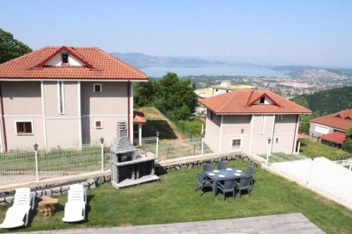 FULL MUSTAKIL GOL MANZARALI HAVUZLU VILLA- BTK02