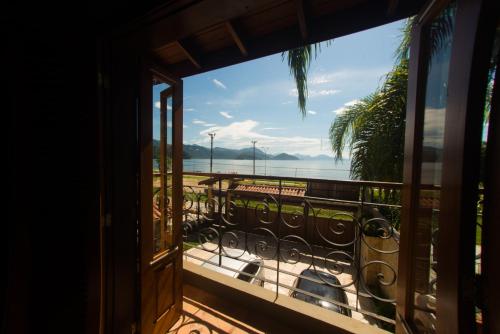 Balkong/terasse, Casa Melville Hospedagem - Sua Casa de Alto Padrão no Coração de Ubatuba! (Casa Melville Hospedagem - Sua Casa de Alto Padrao no Coracao de Ubatuba!) in Ubatuba