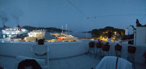 Urania town house, the most central house in Skiathos town, right on the sea gîte à louer Skópelos