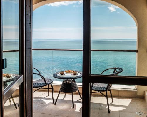 Cabacum Plaza Beach Apartments - High-Speed WiFi