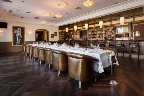 ห้องอาหาร, ดาวน์ทาวน์ แกรนด์ โฮเทล แอนด์ คาสิโน (Downtown Grand Hotel & Casino) in ถนนฟรีมอนต์