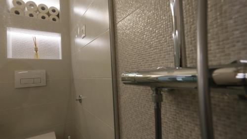 One-Bedroom Apartment image 8