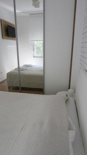 One-Bedroom Apartment image 4