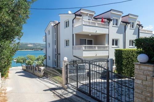 Apartments Tokic - image 3