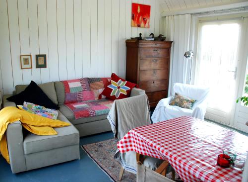 Bed In Waterland - image 12