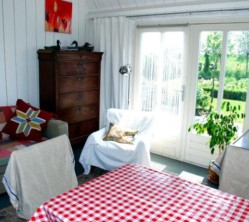 Bed In Waterland - image 7