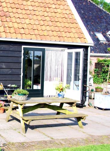 Bed In Waterland - image 4