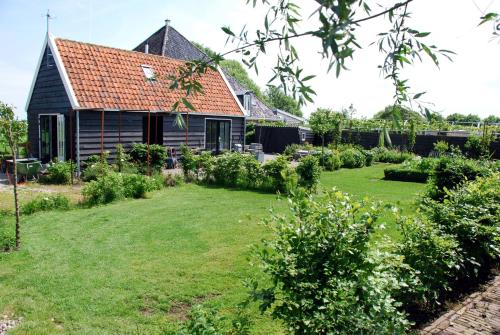 Bed In Waterland - image 10