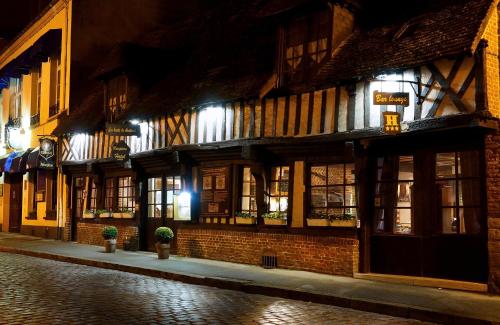 Logis Hotel & Restaurant - Les Hauts de Montreuil - 출입구