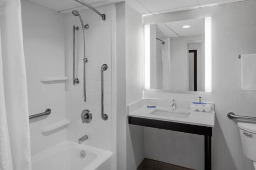 Holiday Inn Express & Suites Asheville SW - Outlet Ctr Area by IHG in Asheville, USA