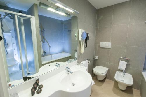 2 twin beds