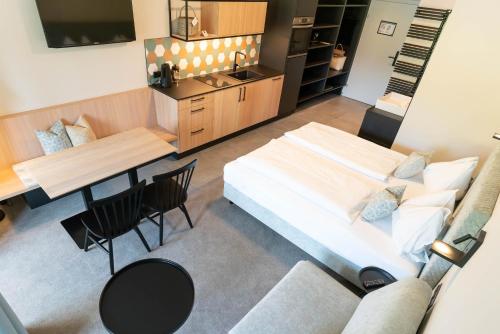 Apartment with Mountain View image 8