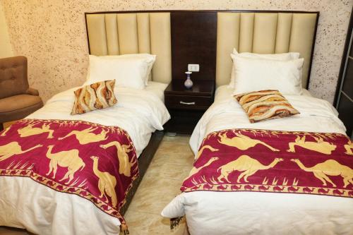 2 twin beds