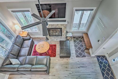 6 Mi to Lake Harmony Quiet Getaway with Deck! in Blakeslee 