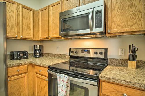 Condo with Balcony 2 Miles to Disney World - image 10