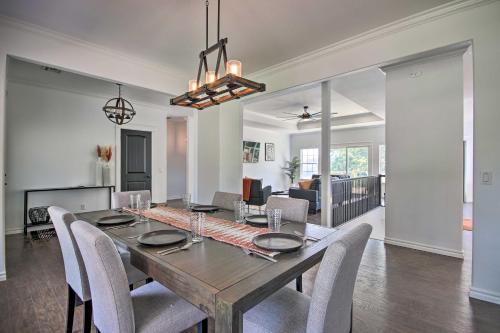 Dreamy Home on Lake Brittany with BBQ and Kayaks! - image 6