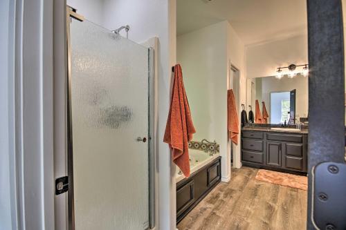 Dreamy Home on Lake Brittany with BBQ and Kayaks! - image 9