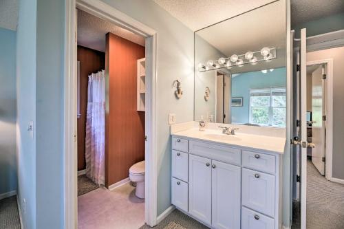 Emerald Isle Getaway with View Walk to Ocean! - image 9