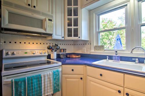 Cozy Cottage with Yard Less Than 2 Mi to Choptank River - image 5
