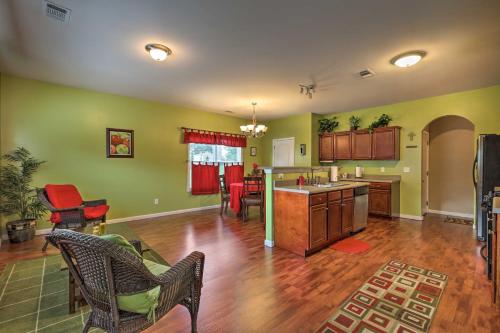 Family Getaway with Movie Room Near Atlanta! in McDonough, USA