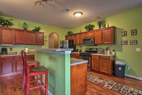 Family Getaway with Movie Room Near Atlanta! in McDonough, USA