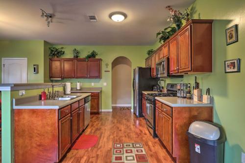 Family Getaway with Movie Room Near Atlanta! in McDonough, USA