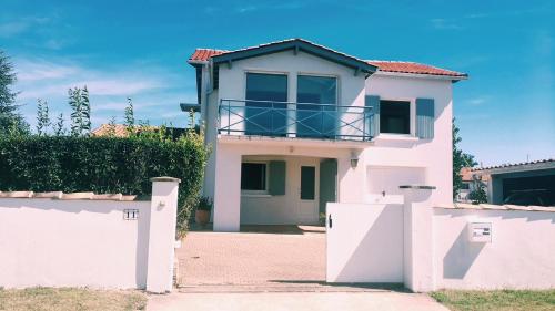 BELLE VILLA FAMILIALE AVEC PISCINE PROCHE MER gîte à louer Vaux-sur-Mer