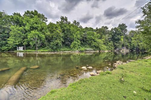 Central Damascus Home Walk to Creek and Parks! - image 2