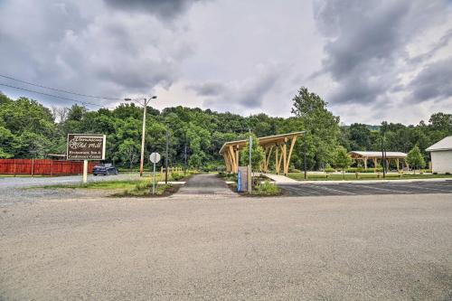Central Damascus Home Walk to Creek and Parks! - main image