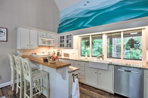 Wintergreen Resort Home with 2 Decks and Ski Access! in Roseland, USA