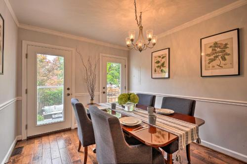 Old Town Alexandria Rowhouse with Garden Oasis! - image 4