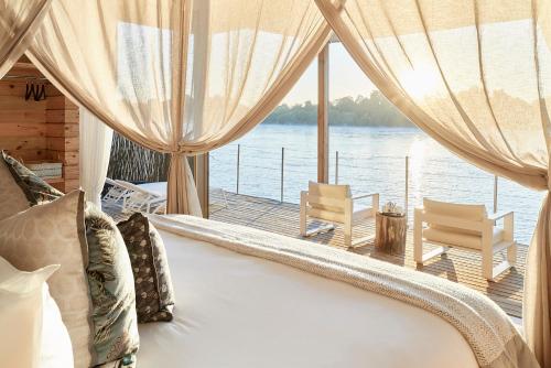 Superior Stilted Suite - Island Treehouse Suites image 10