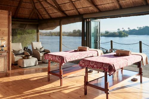 Luxury Double or Twin Tent - Luxury Tented Suites image 10