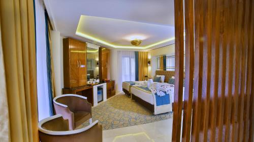 Beethoven Premium Hotel Room Type - Deluxe Junior Suite