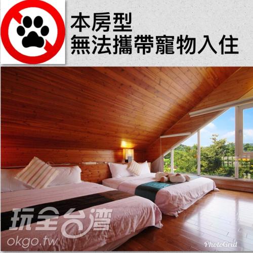 Deluxe Quadruple Room room in Moon River Villa