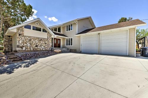 Arcade Games & Great Location! 7BR Cedar City Home – khách sạn tại Thanh Pho Cedar
