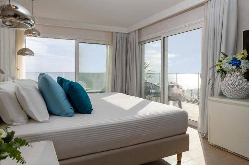 Deluxe Suite with Sea View