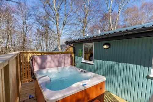Джакузі, Heather Lodge 12 with Hot Tub in Болі