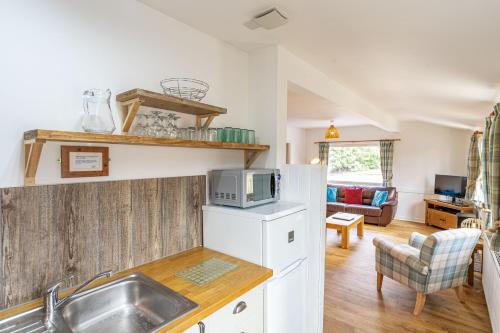 кухня, Heather Lodge 12 with Hot Tub in Болі