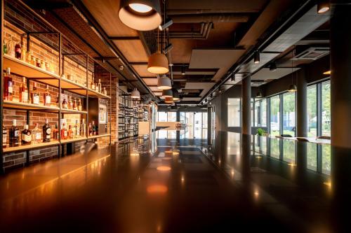 Pub/Lounge, ibis Styles Valenciennes Petite Foret in Petite-Foret