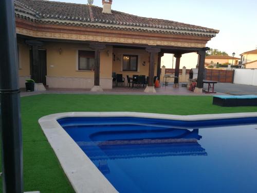  Villa Mimar de Pinares in Nava de la Asunción