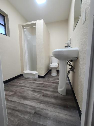 Majestic Inn & Suites - image 11