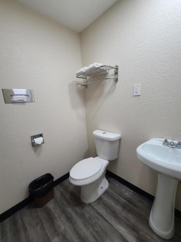 Majestic Inn & Suites