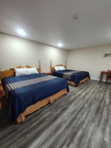 Majestic Inn & Suites - image 11