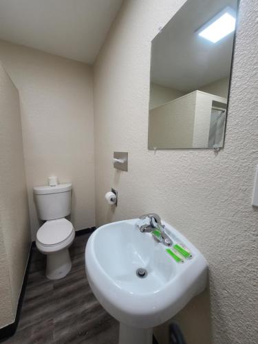 Majestic Inn & Suites