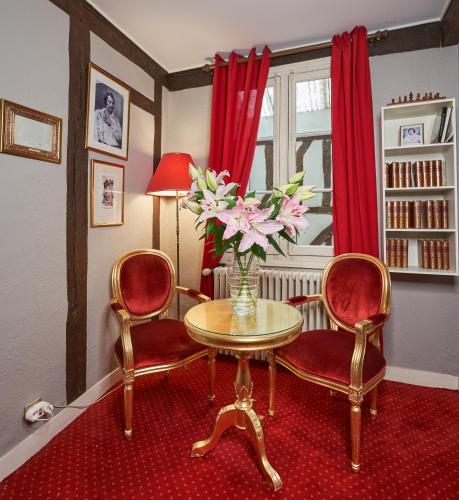 LOGIS Hôtel Du Théâtre - image 2