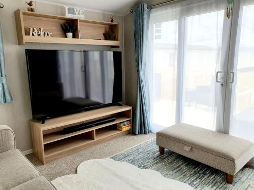 Premium accommodation with luxury HOT-TUB and decking area, near Fantasy Island, Ingoldmells (foto 8)
