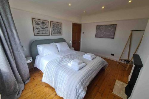 Quiet 3 Bed House with Gardens & Games Room gîte à louer Clifton