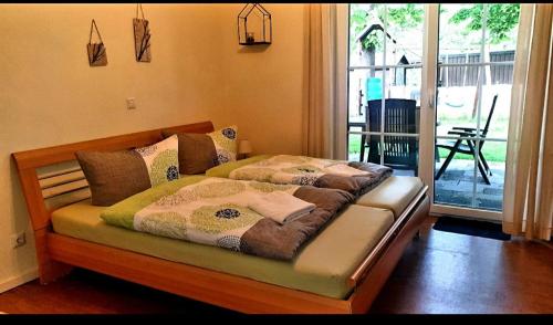 1 queen bed, 2 twin beds